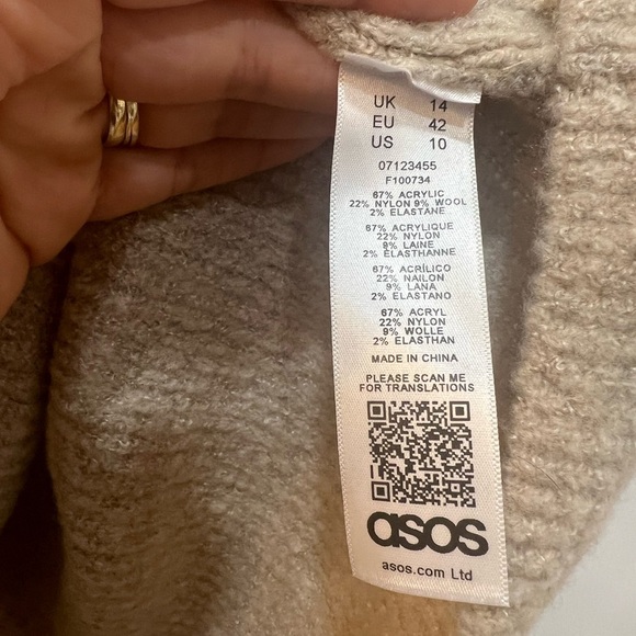 NWT ASOS DESIGN Wool Blend Oversized Sweater Beige Crew Neck Super Cozy Sz 10 - Picture 6 of 7